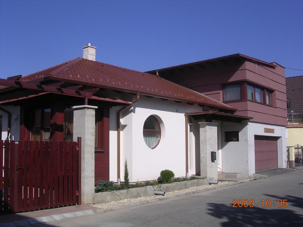 Besenyei Apartman Sárvár Exteriör bild